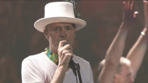 Gord Downie singing at the last concert